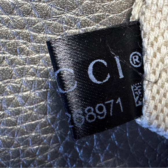 Gucci Metallic/Gold Pebble Leather Soho Clutch - Picture 11 of 16